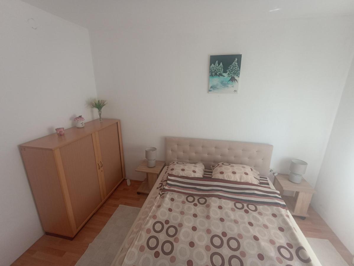 Sleep & Fly - Sarajevo Airport Apartment Екстериор снимка