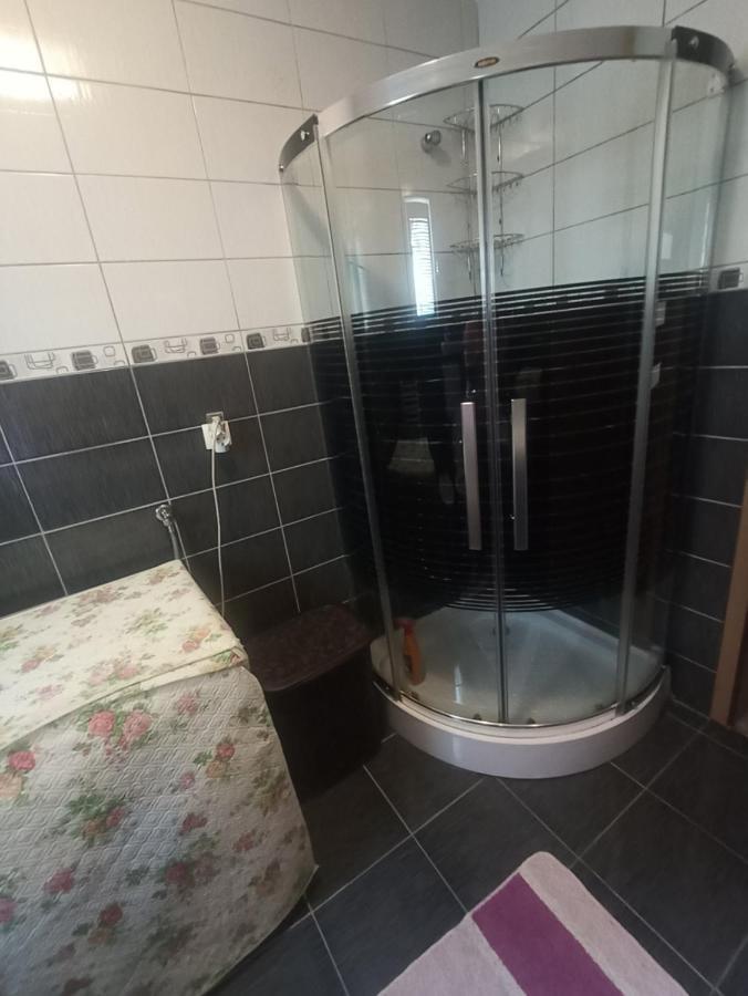 Sleep & Fly - Sarajevo Airport Apartment Екстериор снимка
