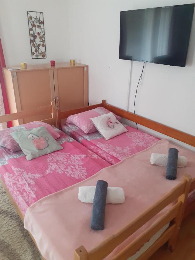 Sleep & Fly - Sarajevo Airport Apartment Екстериор снимка