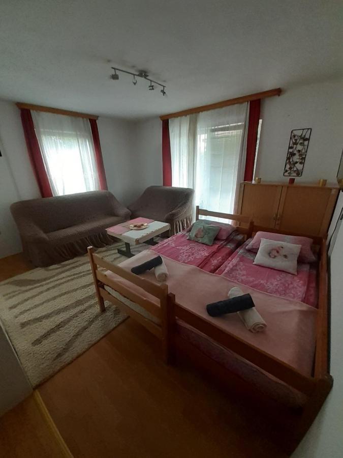 Sleep & Fly - Sarajevo Airport Apartment Екстериор снимка