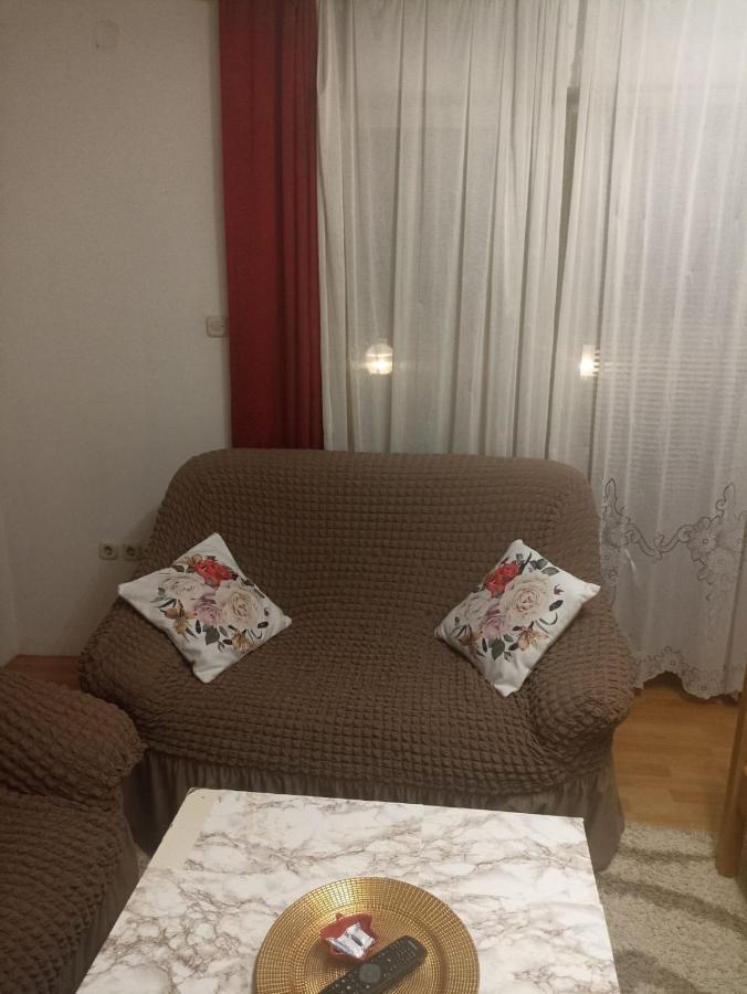 Sleep & Fly - Sarajevo Airport Apartment Екстериор снимка